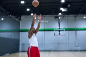 华体会体育中国官方网-两耳不闻窗外事！库明加更新社媒 晒出今日份训练视频