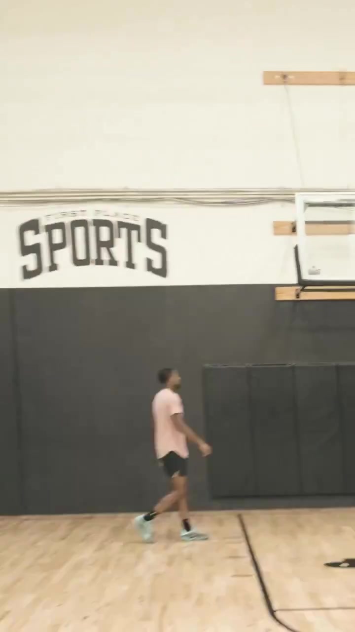 APP下载-打磨投射！训练师晒穆迪练习运动中出手3分视频 17投14中