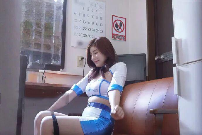 网页版登录入口-神仙木有她美丽，黑丝哪有白衬衫性感