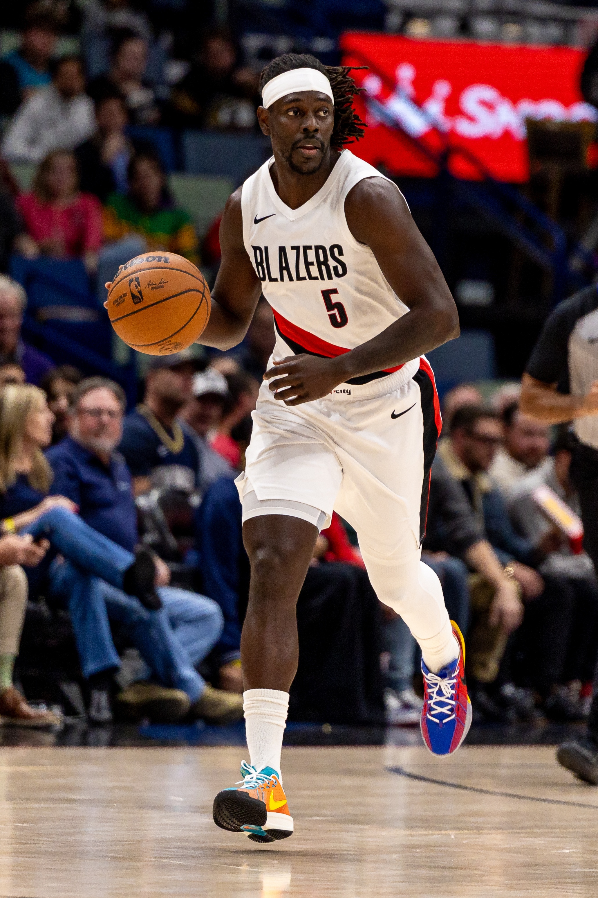 APP下载-油箱还有油！霍勒迪砍下生涯第14次30分10助 上次还是三年前