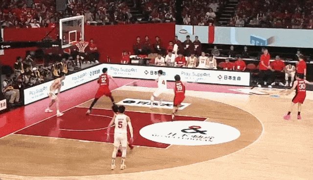 华体会体育中国官方网-狂吹中国技犯违体 日本主场哨离谱！杨毅：无法无天